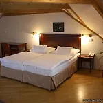 Charles Bridge Heritage By Salvator Lägenhetshotell 4*