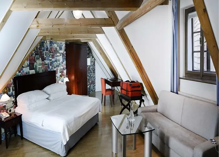 Charles Bridge Heritage By Salvator 4* 프라하