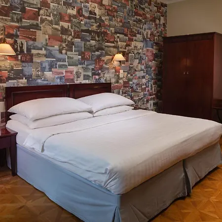 Charles Bridge Heritage By Salvator 4*