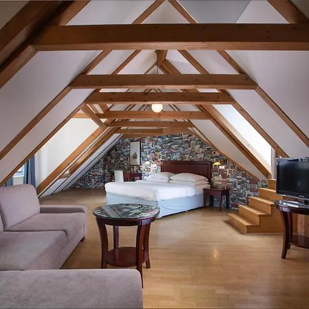 Charles Bridge Heritage By Salvator 4*