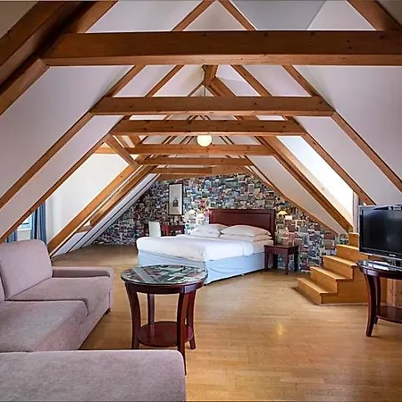 Charles Bridge Heritage By Salvator Apart Otel Prag