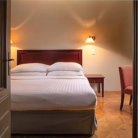 Charles Bridge Heritage By Salvator 4*