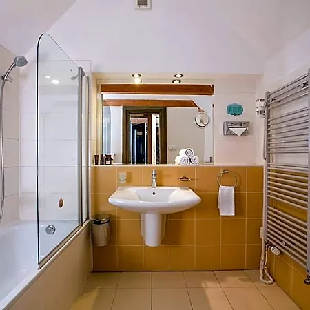 Charles Bridge Heritage By Salvator Apart Otel Prag