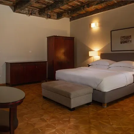 Charles Bridge & By Sivek Hotel apartamentowy