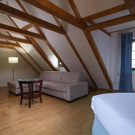 Charles Bridge & By Sivek Hotel apartamentowy